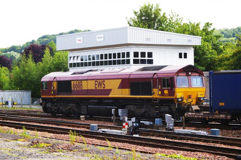 IMGP2827 EWS Class 66 118 Passes Perth signal box 2-6-2010.JPG: Stobart Rail Freight returning from Inverness on route to Grangemouth. Photo of IMGP2827 EWS Class 66 118 Passes Perth signal box 2-6-2010.JPG