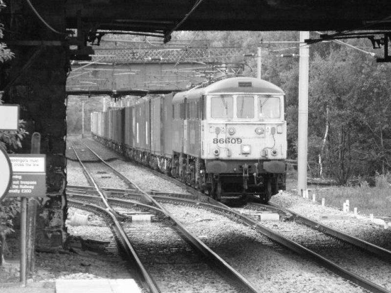 86609 and 86604.: 86609 and 86604 approaching Whifflet Station, Monday 28th June 2010. Photo of 86609 and 86604.