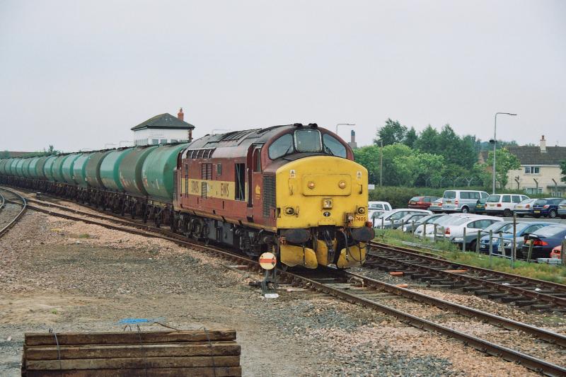 37405: 37405 with the reurn Linkswood Tanks passes Leuchars Photo of 37405