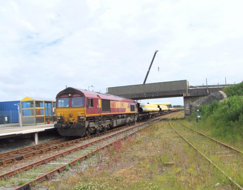 Unloading the Georgemas Pipes: 66 101 with the few remaining pipes : 14/7/2010
(kenhammond.fotopic.net) Photo of Unloading the Georgemas Pipes