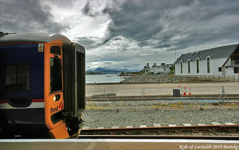 Face+Skye: I tried catch front of 158719's and Skye Bridge in the background. Photo of Face+Skye