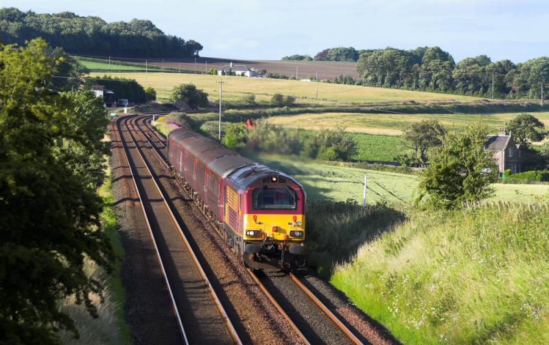 67007 heads 1Z24 Golfex south past Dairsie Mains: Beautiful evening light at 19.21 hrs. 21 July 2010 Photo of 67007 heads 1Z24 Golfex south past Dairsie Mains