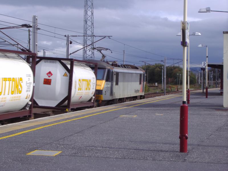 Photo of 90049 speeds south through Carstairs Junction