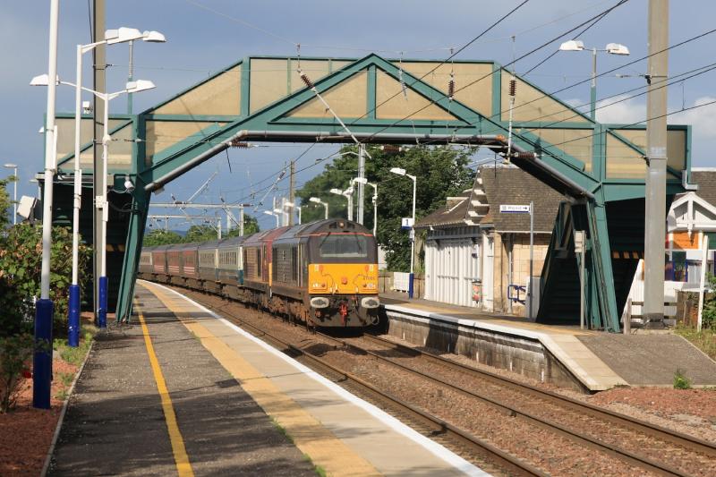 5Z80 at Prestonpans: 67005 & 67019 on 5Z80 08.00 Millerhill to Barrowhill passing through Prestonpans on 19/07/2010 Photo of 5Z80 at Prestonpans