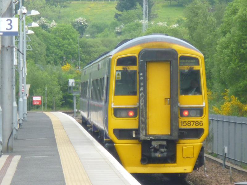 158786 at Anniesland: 158786 at Anniesland platform 3 awaiting a service to Glasgow Queen Street Photo of 158786 at Anniesland