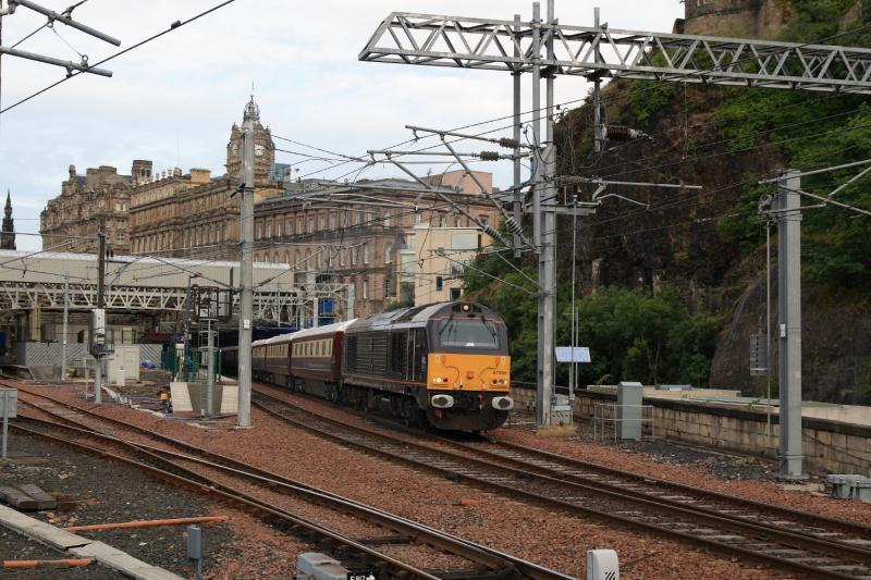 Northern Belle leaving Waverley: 67006 leading 67026 rear on 1Z32 06.41 Glasgow Central to York leaving Platform 1 Waverley on 24/07/2010 Photo of Northern Belle leaving Waverley