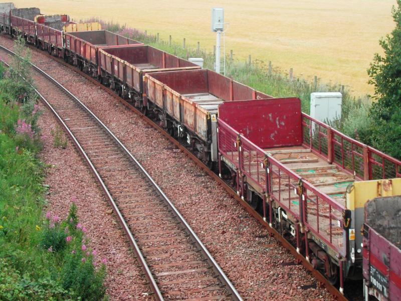 empty Bass wagons on 6K01: Empty Bass wagons as part of the consist of 6K01 Mossend - Grangemouth on 1st August 2010 approaching Carmuirs East Junction Photo of empty Bass wagons on 6K01