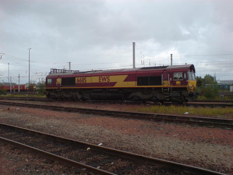 66115 stabled in Mossend Down Yard: 66115 stabled in Mossend Down Yard (01.08.10) Photo of 66115 stabled in Mossend Down Yard