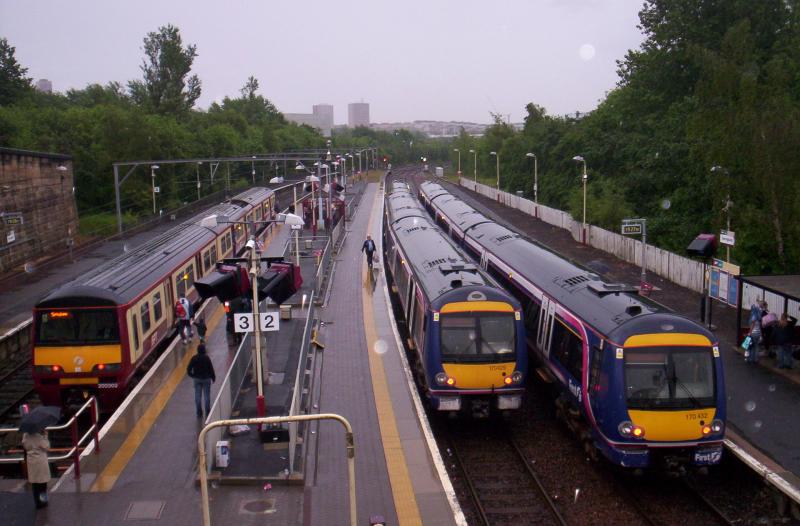 Springburn 170s: Springburn station with 170420 and 432 terminating there owing to Flooding on 23/06/2007. Photo of Springburn 170s