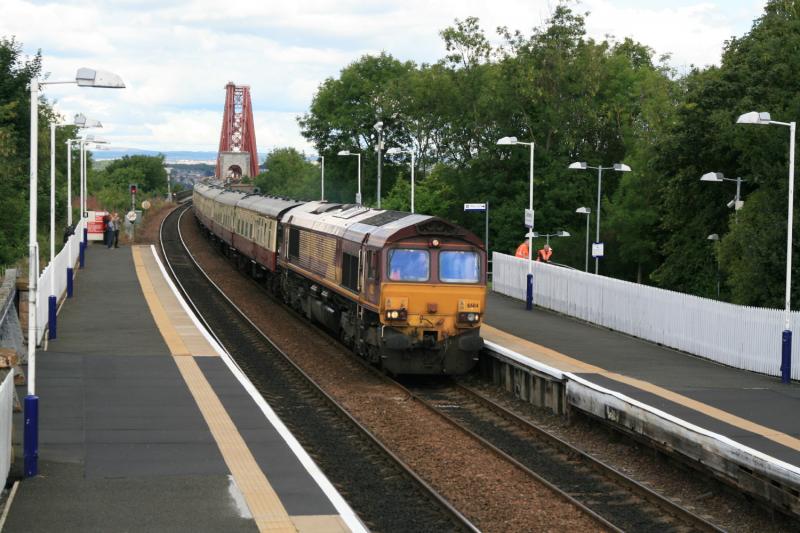 1Z39: 66114 on 1Z39 09.17 Edinburgh to Edinburgh via Alloa leaving the Forth Bridge on 13/08/2010 ( Sun came just as i was leaving ) Photo of 1Z39