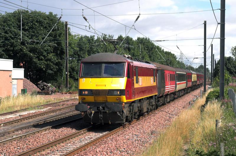 90035 approching Prestonpans: 1Z90 Kings Cross to Prestonpans charter approaches its destination, comprised of a rather tired 90035 and a motley selection of coaches. 17 August 2010 Photo of 90035 approching Prestonpans