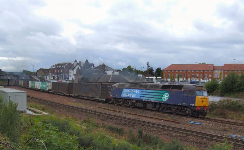 57011 4A13 Larbert: 57011 passes Larbert with 4A13 for Aberdeen. Photo of 57011 4A13 Larbert