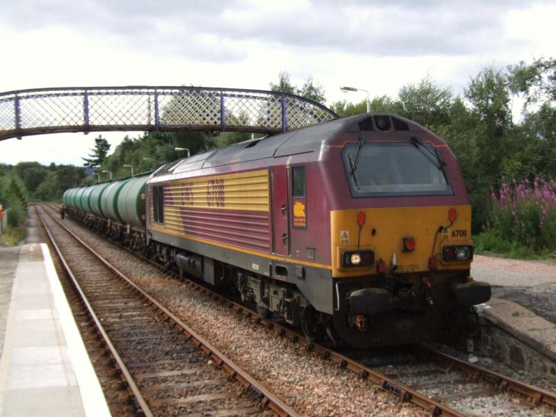 67 011 with The Tanks at Lairg: 6H88 09.37 Inverness - Lairg, just after it arrived at 13.00 : 21/8/2010
The shunt took 30 minutes and a Full account of the manoeuvre can be found at: kenhammond.fotopic.net Photo of 67 011 with The Tanks at Lairg