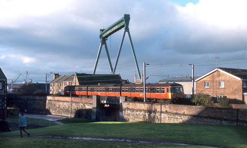 303 at Port Glasgow: All history now, both the Scott Lithgow crane and the 303. 1 November 1994 Photo of 303 at Port Glasgow