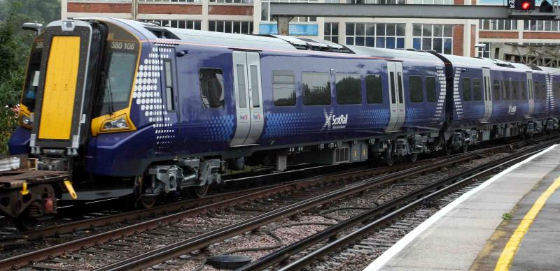 Photo of 380106 on 7X80 at Maidstone East