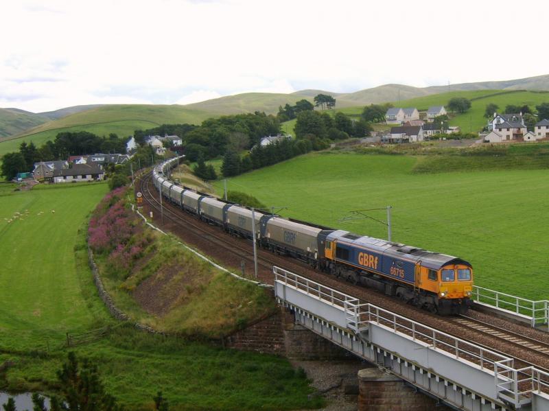 4S51 25th Aug. 2010: 66715 about to cross The Clyde at Crawford on the way to Hunterston with coal empties from Drax Photo of 4S51 25th Aug. 2010