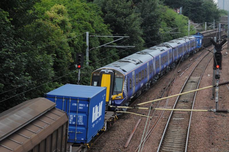 Photo of 380106 Rutherglen Station 