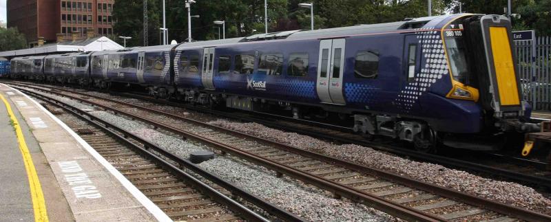380105 on 7X80 @ Maidstone East 27/08/10: The 2nd delivery run of a 380, 380105, ran on time with 7X80 through Maidstone East (Kent) @ 14:02. Photo of 380105 on 7X80 @ Maidstone East 27/08/10