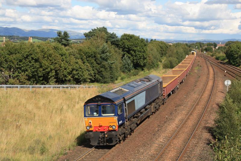 6K11 at Greenhill Jct. : 66404 on the rear 66403 leading topn tail on 6K11 13.36 Mossend to Aberdeen Craiginches on 27/08/2010. Photo of 6K11 at Greenhill Jct.