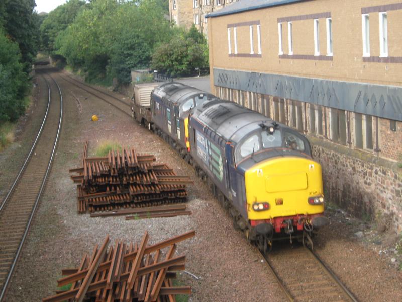 Flasks at Newington : 37607 and 37611 pass with 6S43 at 0901 Wed 31 August Photo of Flasks at Newington