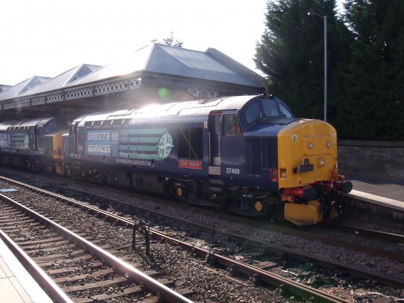 05.09.10 (8).JPG: 37409/423 stop at perth for crew change on 1Z22 northern belle. Photo of 05.09.10 (8).JPG