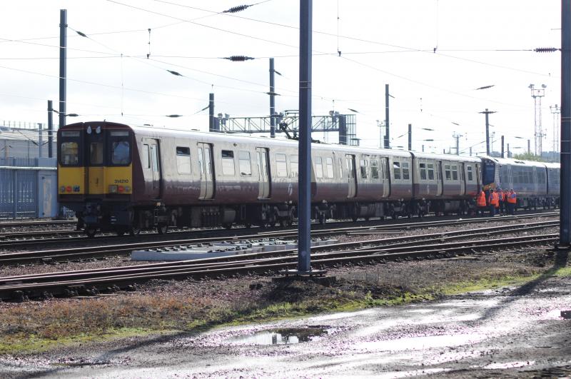 314210 & 380105 Coupling Tests: 314210 & 380105 Trial coupling link up(today) 9th September 2010 Photo of 314210 & 380105 Coupling Tests