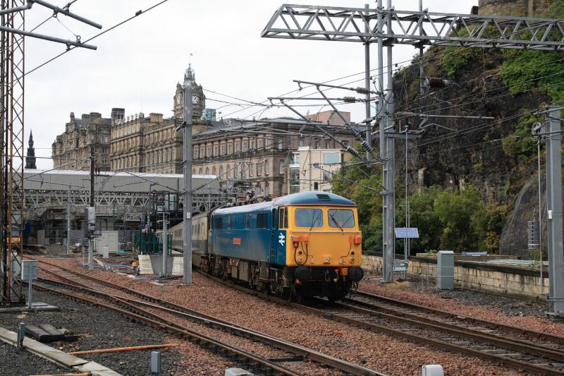 5Z88: 87002 leaving Platform 2 at Waverley with the ECS from the 06.02 Watford Jct to Edinburgh on 10/09/2010 Photo of 5Z88