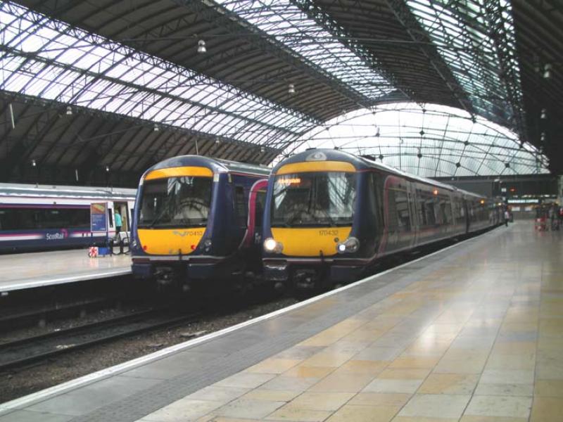 170 410 and 170 432 Glasgow Queen Street 06.09.2010: Photo of 170 410 and 170 432 Glasgow Queen Street 06.09.2010