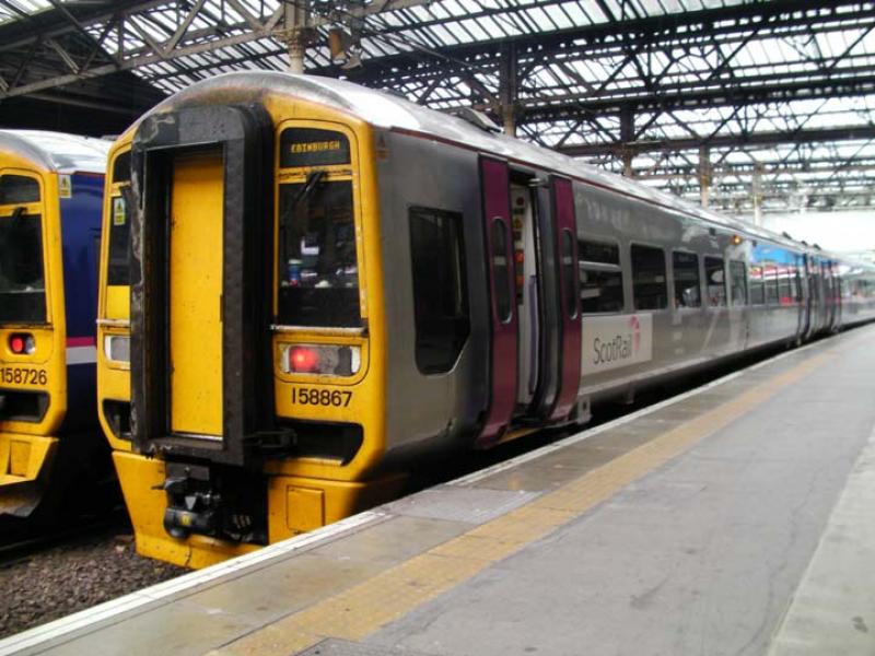 158 867: Edinburgh Waverley 06.09.2010 The unit had worked 1554 ex Bathgate Photo of 158 867