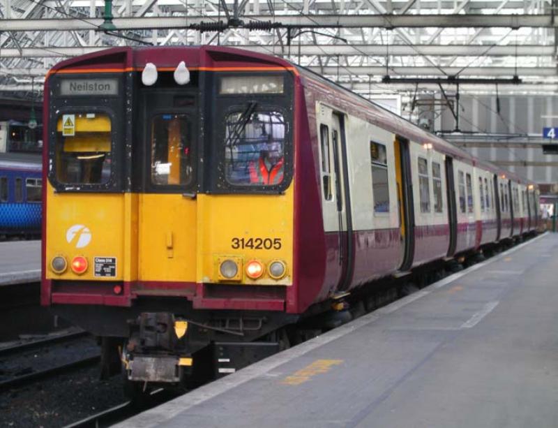 314 205 Glasgow Central: 08.09.2010 1235 to Neilston Car 64591 leading Photo of 314 205 Glasgow Central