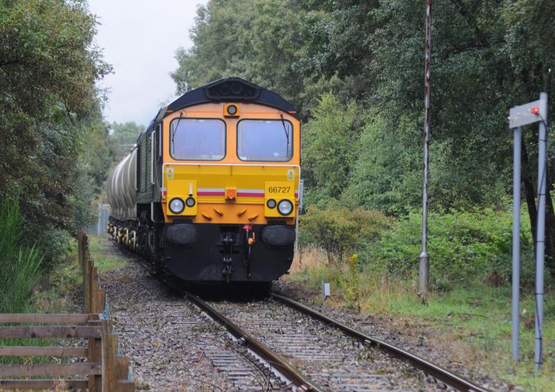 66727 On Smelter Plant: Hi
66727 Sits on The Fort William Smelter site.
Already to head back to N.Blyth
Sat 11th September 0938 Photo of 66727 On Smelter Plant