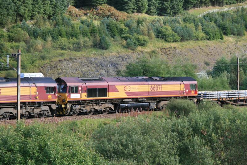 Euroshed 66071 on 6S51: 66108 with Euroshed 66071 DIT struggling north of Harthope on 6S51 12.14 Carlisle to Mossend on 14/09/2010 Photo of Euroshed 66071 on 6S51