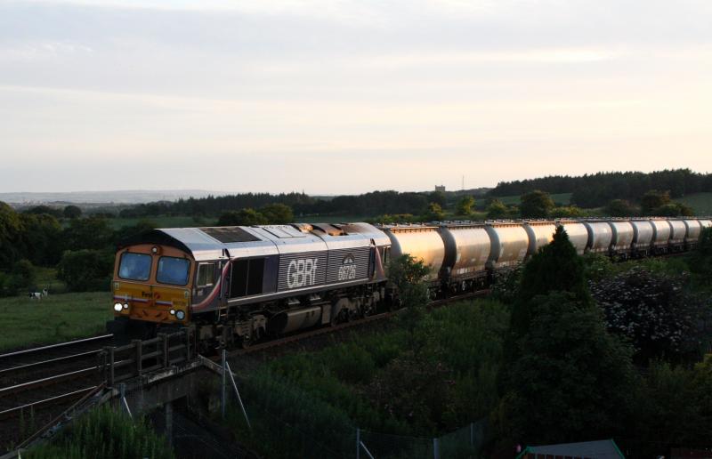 GBRF 66726: 66726 Passing Shotts 29/6/10 with empty alcan tanks. Photo of GBRF 66726