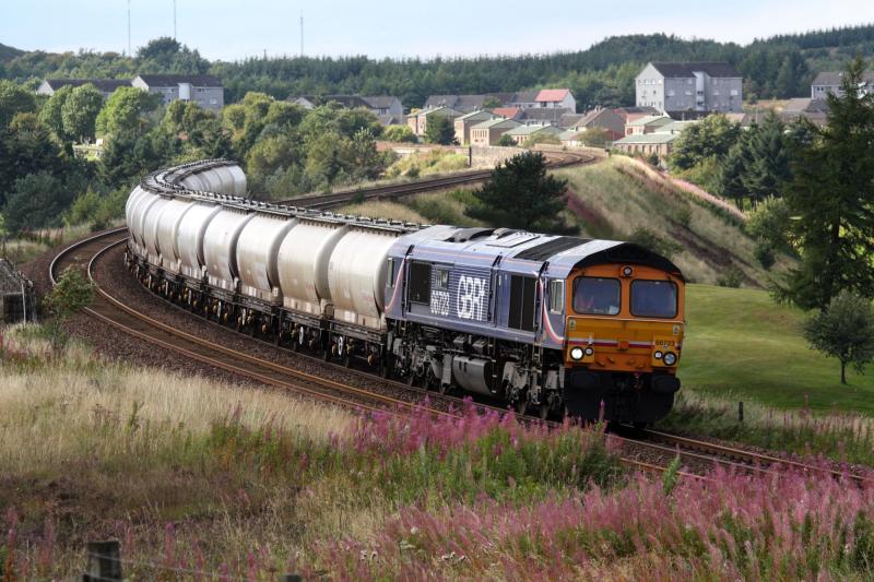 GBRF 66723: 66723 Passing Fauldhouse 5/9/10 with empty alcan tanks on route to north Blyth. Photo of GBRF 66723