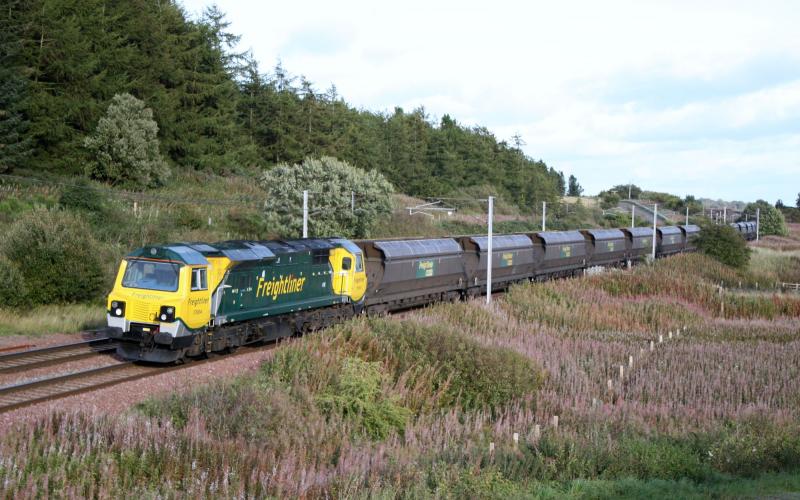 70004: 70004 NB with loaded coal wagons from Ravenstruther 17/9/10 17:53 Photo of 70004