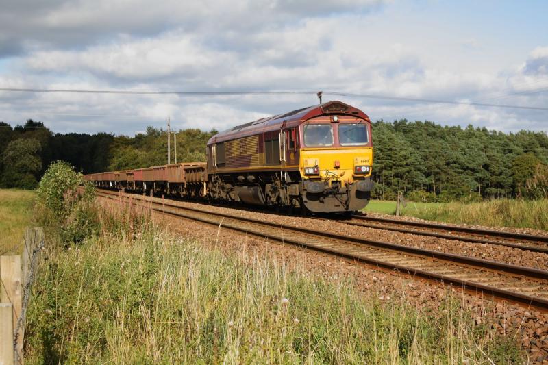 66110: 66110 with engineers train on route to Mossend 18/9/10 @ 16:04 Photo of 66110