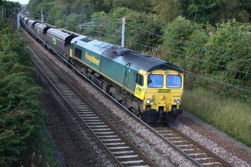 66560: 66560 Passing fiddlers gill on route to Ravenstruther with empty coal wagons. 18/9/10 @15:15 Photo of 66560