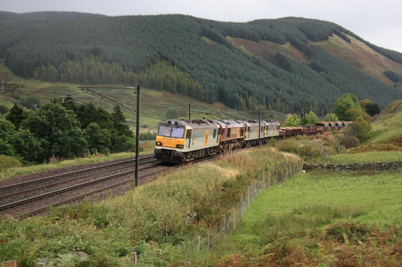 92009 at Harthope: 92009 with Dit 66111,92026 & 92034 on a short 6S51 12.14 Carlisle NY to Mossend on 20/09/2010. Weather getting worse Photo of 92009 at Harthope