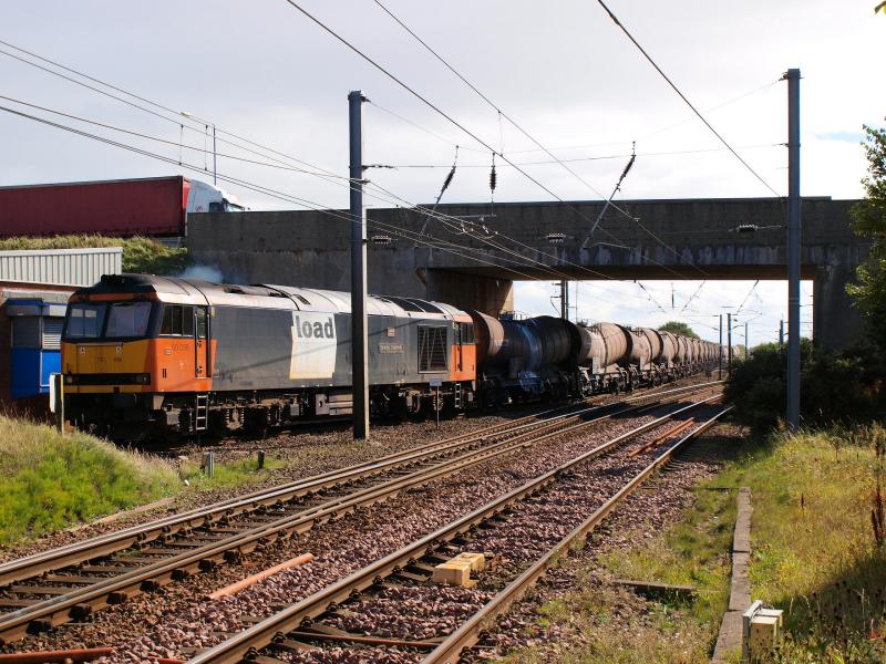 Barassie - 60059 - 16-09-2010: 60059 heads up the Kilmarnock line at Barassie with china clay tankers for the Caledonian Paper Mill at Meadowhead. Photo of Barassie - 60059 - 16-09-2010