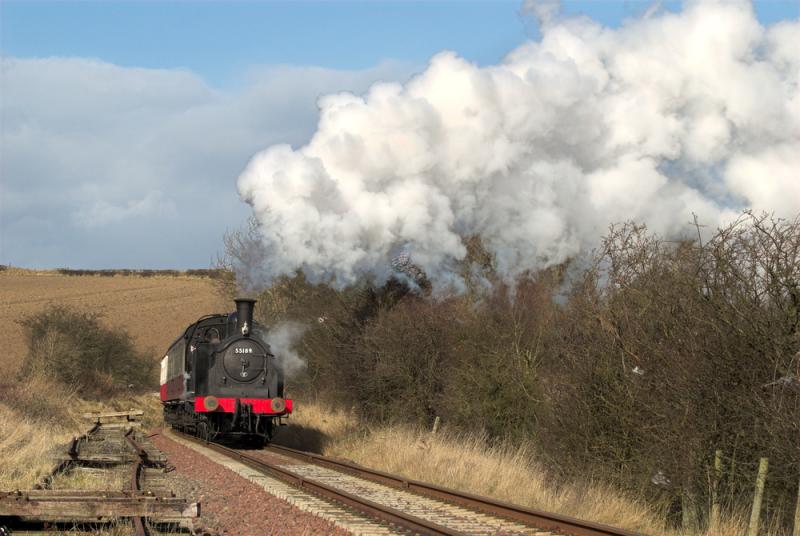55189 Bo'ness & Kinneil Railway: Passing the platelayers' hut on the approach to Birkhill.
February 2009 Photo of 55189 Bo'ness & Kinneil Railway