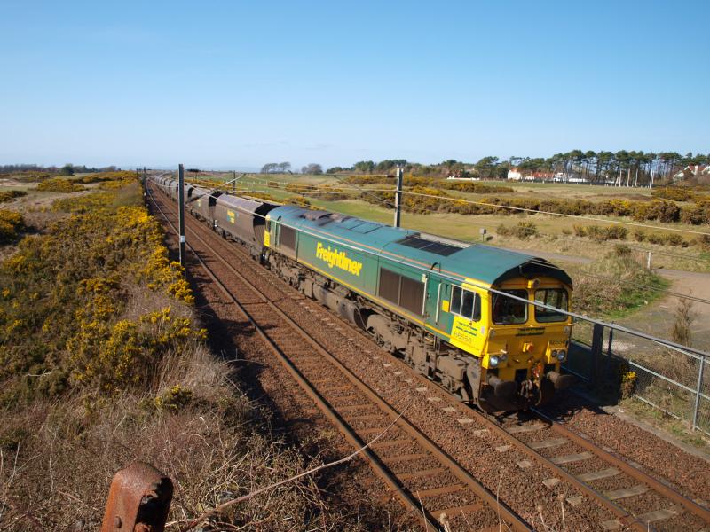 Troon Lochgreen 66550 - 16-04-2010 (3).JPG: Photo of Troon Lochgreen 66550 - 16-04-2010 (3).JPG