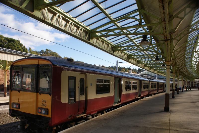 Wemyss Bay: A short break sees this 318 about to leave the historic and beautiful Wemyss Bay Station on a bright and breezy September day 2010. I love the glass and iron arched canopies. Photo of Wemyss Bay