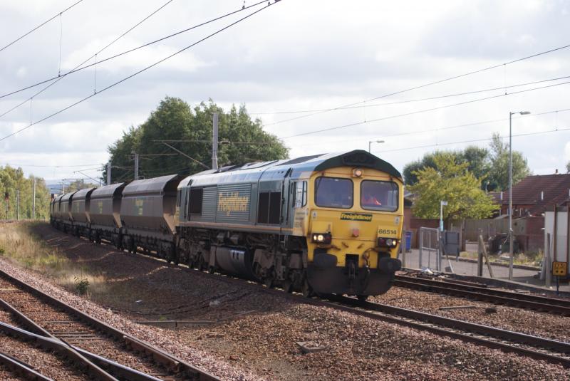 Freighliner Hoppers WCML: 66514 about to pass Carstairs Station Photo of Freighliner Hoppers WCML