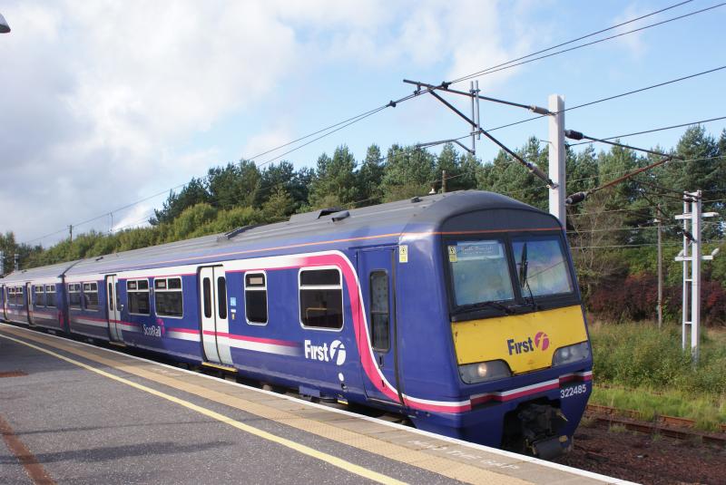 Halted at Carstairs: Glasgow Central-North Berwick 322. Carstairs Station is not a busy station , far from it , but still manned , until about 3pm at least. Photo of Halted at Carstairs