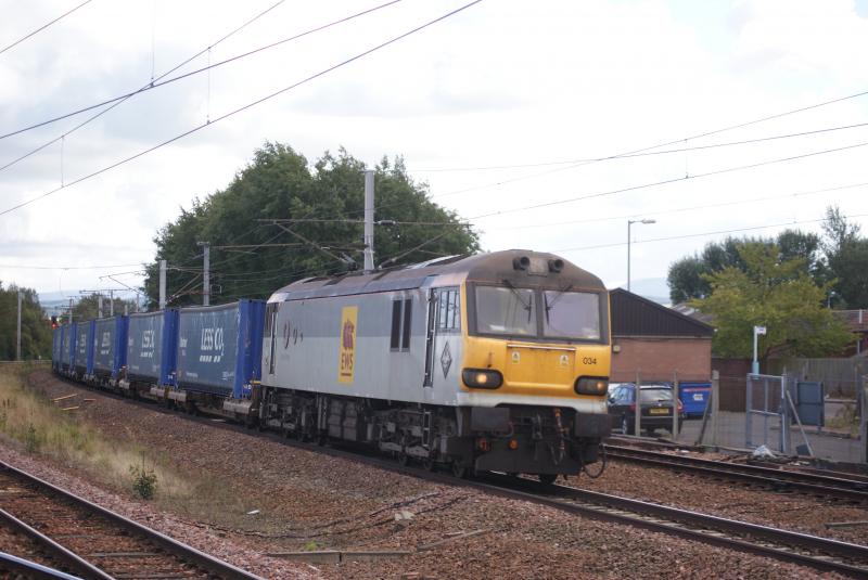 Kipling Passing Through Carstairs: 92034 'Kipling' in charge of the Tesco/Stobart Rail containers takes it's time whilst passing through Carstairs. Photo of Kipling Passing Through Carstairs