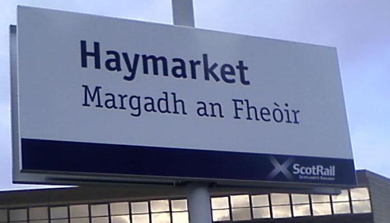 Margadh an Fheòir: One of the new signs at Edinburgh Haymarket Station Photo of Margadh an Fheòir