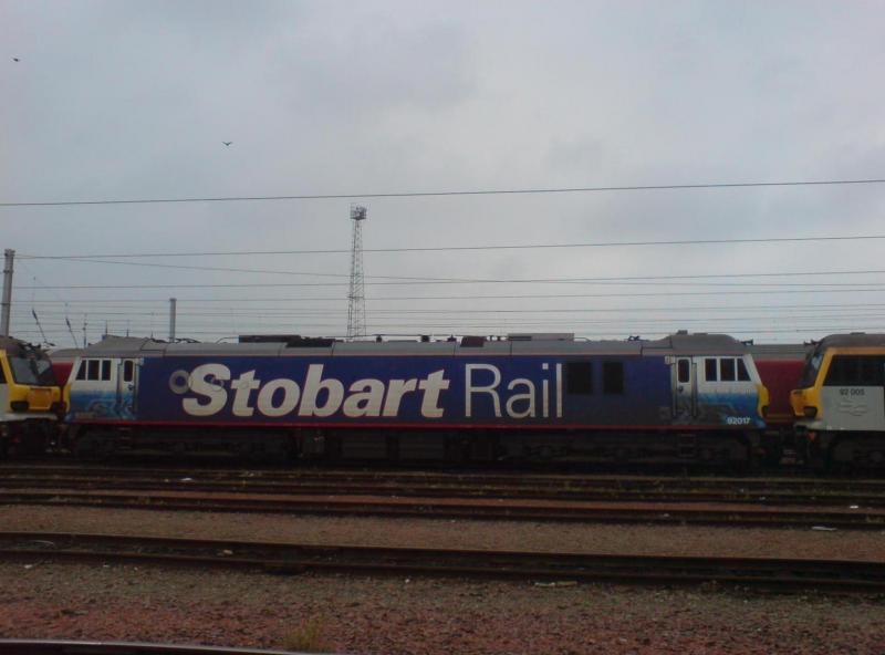 92017 stabled at Mossend Yard: 92017 stabled at Mossend Yard (10.10.10) Photo of 92017 stabled at Mossend Yard