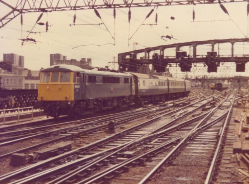 86216 approaches Glasgow Central: 86216 approaches Glasgow Central Photo of 86216 approaches Glasgow Central
