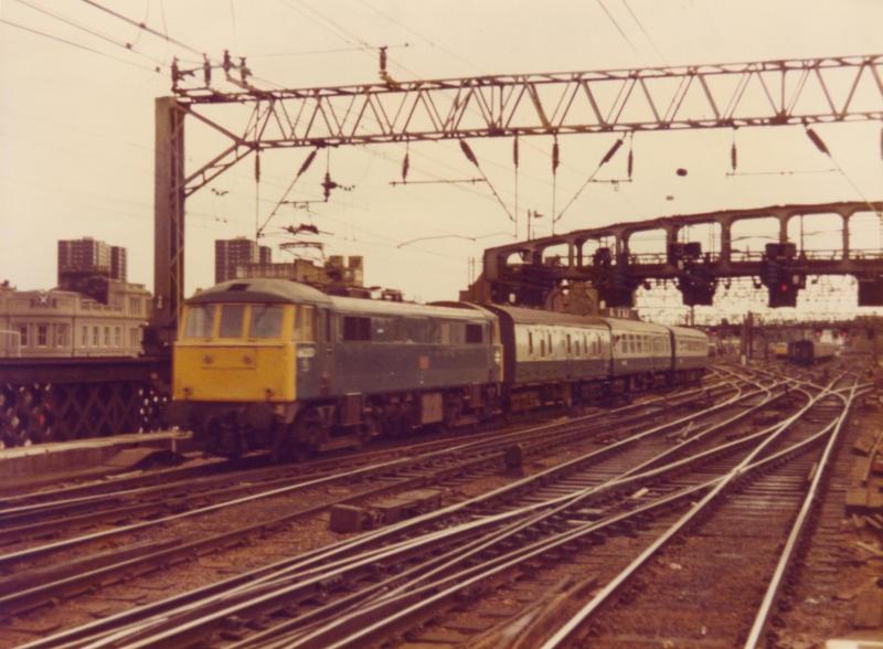 Photo of 86223 approaches Glasgow Central