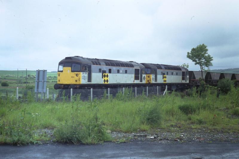 Knockshinnoch - 26004 + 26006 - 04-06-1990 (2).JPG: 26004 + 26006 approach Knockshinnoch near New Cumnock. Photo of Knockshinnoch - 26004 + 26006 - 04-06-1990 (2).JPG